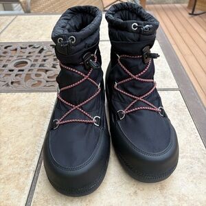Hunter Black Winter Boots with Red Laces